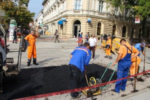 Radovi na obnovi usporivača saobraćaja kod zgrade "Jadran"
