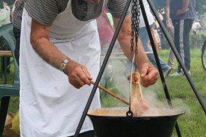 Takmičenje u kuvanju pasulja u kotliću "Pasuljijada 2014"