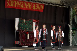 Zavičajni dani (prvi dan - muzički program i narodno veselje)