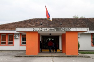 "Deci Kosmeta s osmehom, zajedno u školskim klupama"