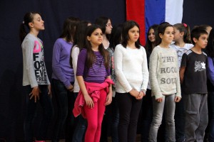 "Deci Kosmeta s osmehom, zajedno u školskim klupama"