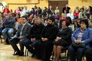 "Deci Kosmeta s osmehom, zajedno u školskim klupama"