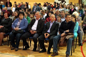 "Deci Kosmeta s osmehom, zajedno u školskim klupama"