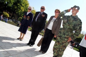 Polaganje venaca na Spomenik žrtvama fašizma