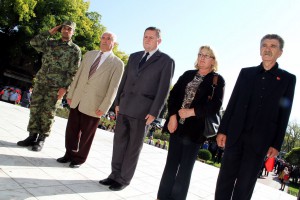 Polaganje venaca na Spomenik žrtvama fašizma