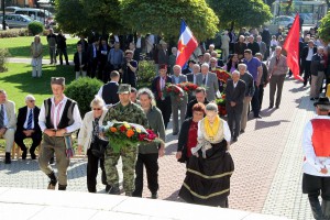 Polaganje venaca na Spomenik žrtvama fašizma
