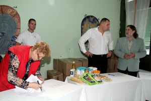 Dodela paketa hrane i sredstava za higijenu građanima u stanju socijalne potrebe