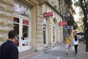 Akcija u butiku Woodo