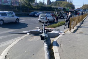 Nezgoda na Segedinskom putu - srušen stub javne rasvete