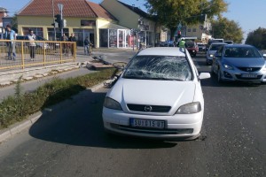 Nezgoda na Segedinskom putu - srušen stub javne rasvete