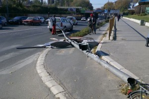 Nezgoda na Segedinskom putu - srušen stub javne rasvete