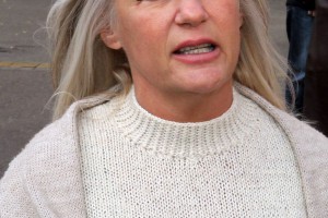 Potpisivanje peticije za ukidanje zakona kojim su smanjene plate i penzije