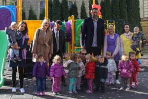 Svečano otvaranje novog igrališta donacijom fondacije Divac (vrtić "Lastavica")