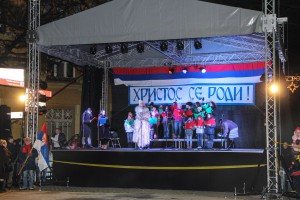 Badnji dan - paljenje badnjaka, kulturno-umetnički program u susret Božiću i narodno veselje