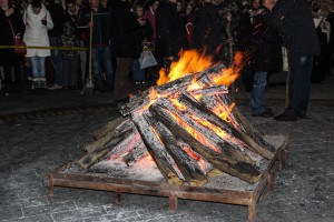 Badnji dan - paljenje badnjaka, kulturno-umetnički program u susret Božiću i narodno veselje