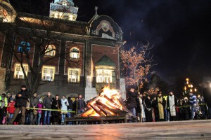 Badnji dan - paljenje badnjaka, kulturno-umetnički program u susret Božiću i narodno veselje