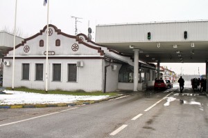 Direktori srpske i mađarske policije na graničnom prelazu Kelebija