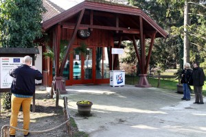 Multimedijalna tribina u okviru projekta „Hoću da znam jer ja biram!“