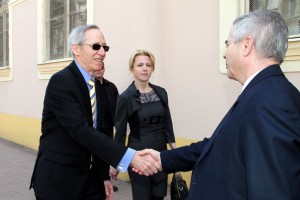 Američki ambasador u poseti Sinagogi