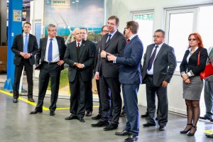 Premijer Aleksandar Vučić u poseti fabrici "Siemens"
