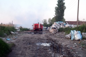 Požar na divljoj deponiji