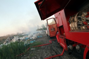 Požar na divljoj deponiji