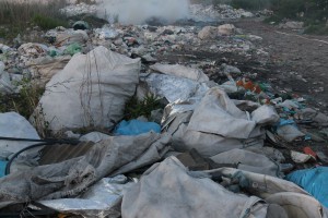 Požar na divljoj deponiji