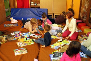 Noć muzeja 2015 - interaktivna izložba posvećena istorijatu Biblioteke, koncert evergrin muzike, izložba lampi i skulptura,