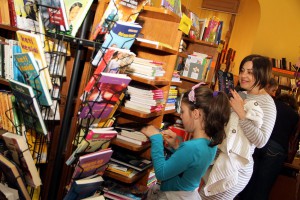 Noć muzeja 2015 - interaktivna izložba posvećena istorijatu Biblioteke, koncert evergrin muzike, izložba lampi i skulptura,