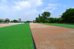 Postavljanje veštačke trave na pomoćni teren