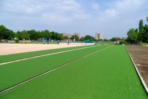 Postavljanje veštačke trave na pomoćni teren