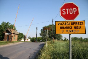 OPREZ! Pružni prelaz kod Javnih skladišta (branici nisu u funkciji)