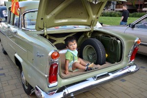 Izložba oldtajmer vozila na Prozivci