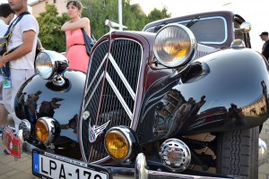 Izložba oldtajmer vozila na Prozivci