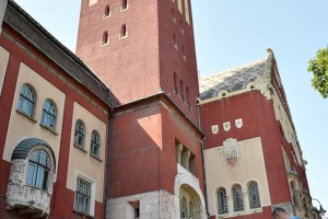 Izložba oldtajmer vozila ispred svečanog ulaza Gradske kuće