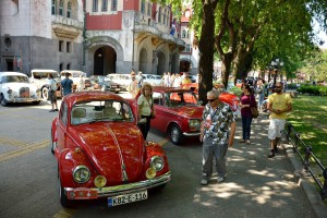Izložba oldtajmer vozila ispred svečanog ulaza Gradske kuće