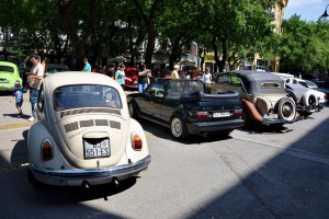 Izložba oldtajmer vozila ispred svečanog ulaza Gradske kuće
