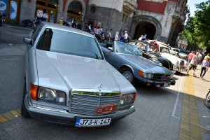 Izložba oldtajmer vozila ispred svečanog ulaza Gradske kuće