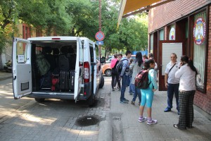 Ispraćaj dece ratnih veterana Udruženja UOSYU u edukativni kamp u Požarevcu