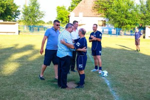Uručenej donacije fudbalerima iz Bačkog Dušanova