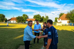 Uručenej donacije fudbalerima iz Bačkog Dušanova