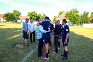 Uručenej donacije fudbalerima iz Bačkog Dušanova