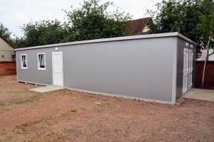 Postavljanje kontejnera za prihvat migranata u Kanjiži