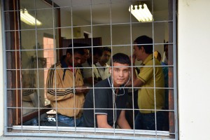 Postavljanje kontejnera za prihvat migranata u Kanjiži