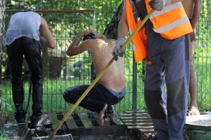 Obilazak migranata u staroj ciglani