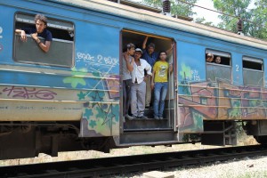 Migranti napuštaju voz (železnička stanica Aleksandrovo)