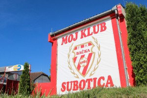 Postavljanje stolica na pomoćnim tribinama