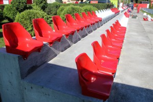 Postavljanje stolica na pomoćnim tribinama