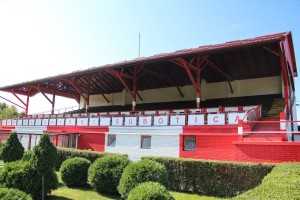 Postavljanje stolica na pomoćnim tribinama