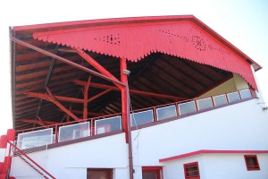 Postavljanje stolica na pomoćnim tribinama